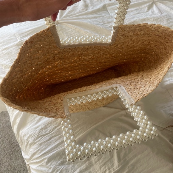 Raffia tote with pearl handles, never been used - Picture 2 of 3